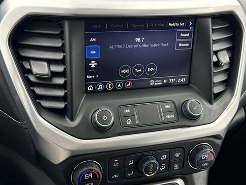 Certified 2023 GMC Acadia SLT w/ Preferred Package image 17