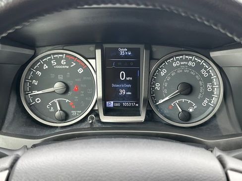 Used 2022 Toyota Tacoma TRD Off-Road image 22