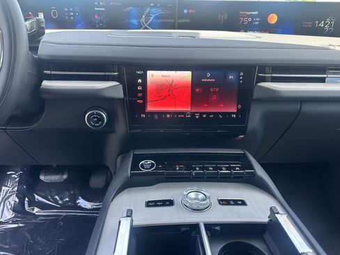 New 2026 Lincoln Navigator Premiere AWD/4WD image 17