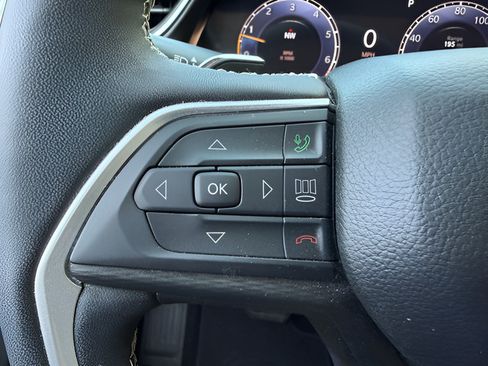 Used 2023 Jeep Grand Cherokee Laredo w/ Luxury Tech Group I AWD/4WD image 15
