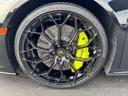 Used 2020 Lamborghini Huracan EVO image 24