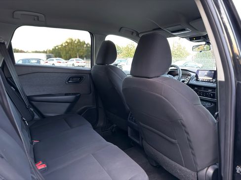 Used 2023 Nissan Rogue S image 18