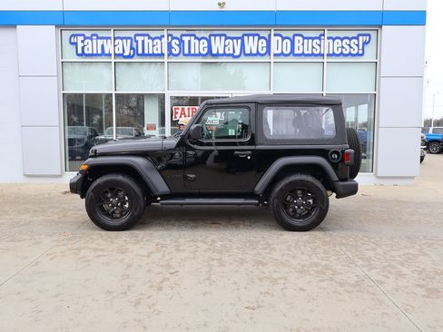 Used 2023 Jeep Wrangler Sport image 7