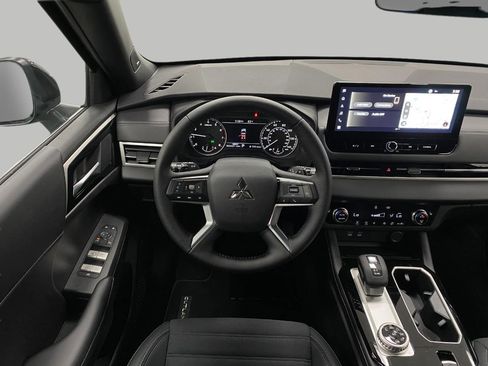 New 2026 Mitsubishi Outlander LE AWD/4WD image 12
