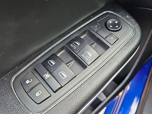 Used 2019 Chrysler 300 Touring w/ Chrome Appearance Package image 30