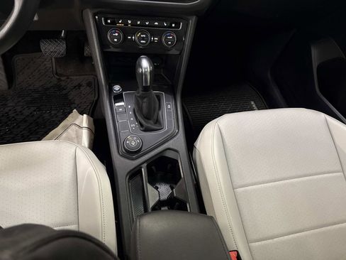 Used 2020 Volkswagen Tiguan SE image 54