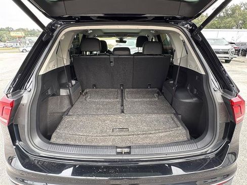 Used 2022 Volkswagen Tiguan SE w/ Panoramic Sunroof Package image 12