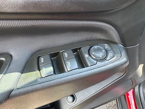 Used 2023 Chevrolet Equinox RS FWD image 9