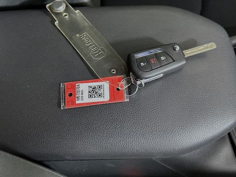 Used 2025 Toyota RAV4 LE AWD/4WD image 32