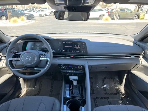 New 2026 Hyundai Elantra Hybrid FWD image 24