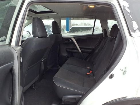 Used 2016 Toyota RAV4 XLE w/ Four Season Floor Mat Package image 11