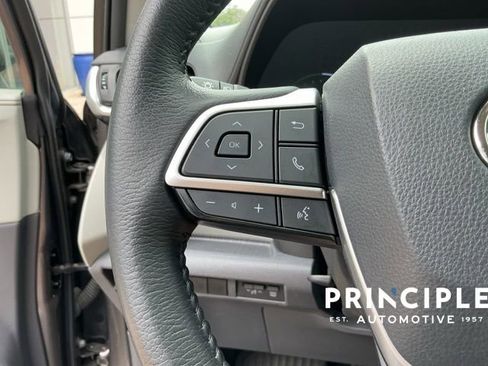 Used 2021 Toyota Sienna XLE FWD image 18