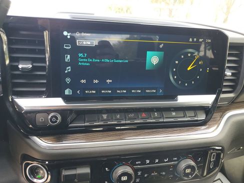 Used 2025 Chevrolet Silverado 2500 LT w/ Convenience Package image 22