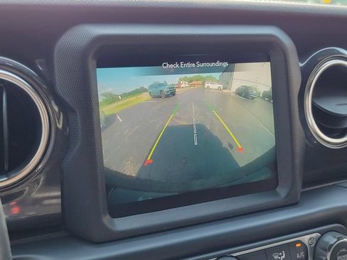 Used 2023 Jeep Wrangler Unlimited Sahara AWD/4WD image 6