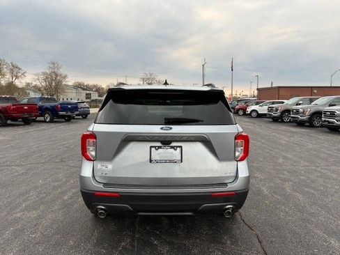 Used 2023 Ford Explorer XLT w/ Equipment Group 202A AWD/4WD image 4