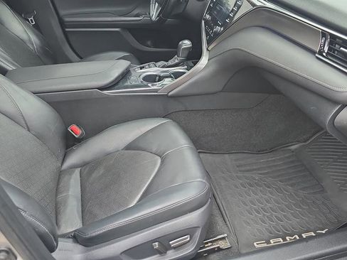 Used 2019 Toyota Camry XSE FWD image 12