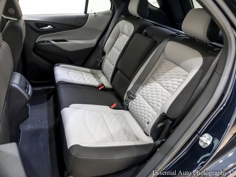 Used 2021 Chevrolet Equinox LS image 16