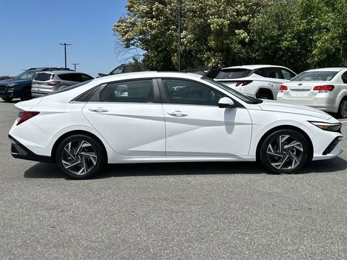 New 2026 Hyundai Elantra Limited FWD image 11