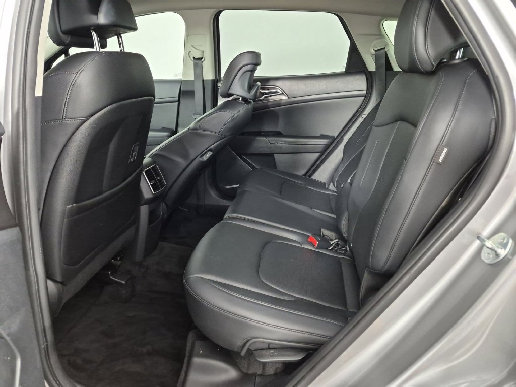 Used 2024 Kia Sportage EX FWD image 29