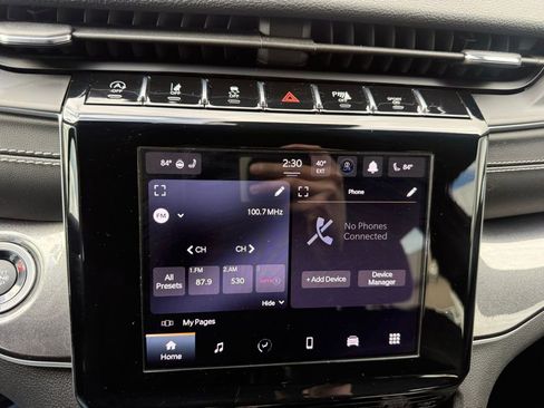 Used 2023 Jeep Grand Cherokee L Laredo image 14