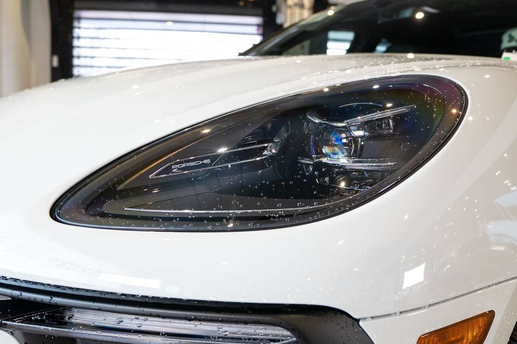 Certified 2026 Porsche Macan AWD/4WD image 13