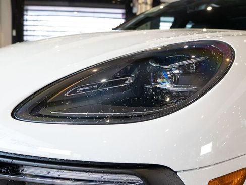 Certified 2026 Porsche Macan AWD/4WD image 13