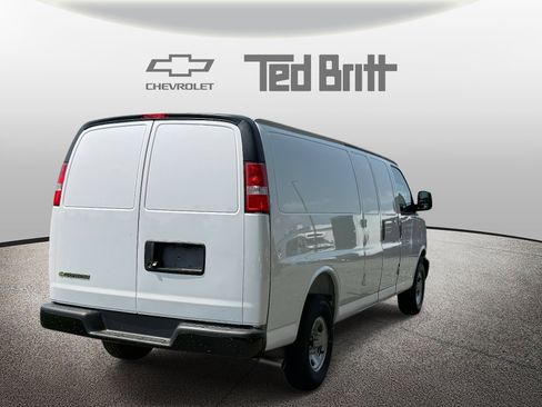 New 2025 Chevrolet Express 3500 Extended image 4