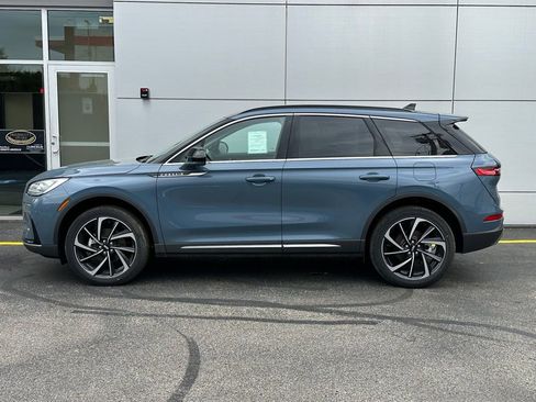 New 2026 Lincoln Corsair Reserve image 2