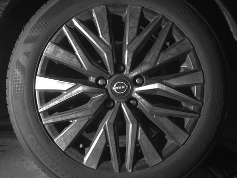 Used 2025 Nissan Altima 2.5 SV FWD image 15