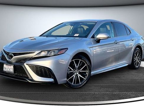 Used 2023 Toyota Camry SE w/ Convenience Package image 3