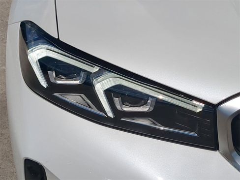 New 2026 BMW 330i Sedan w/ M Sport Package image 10