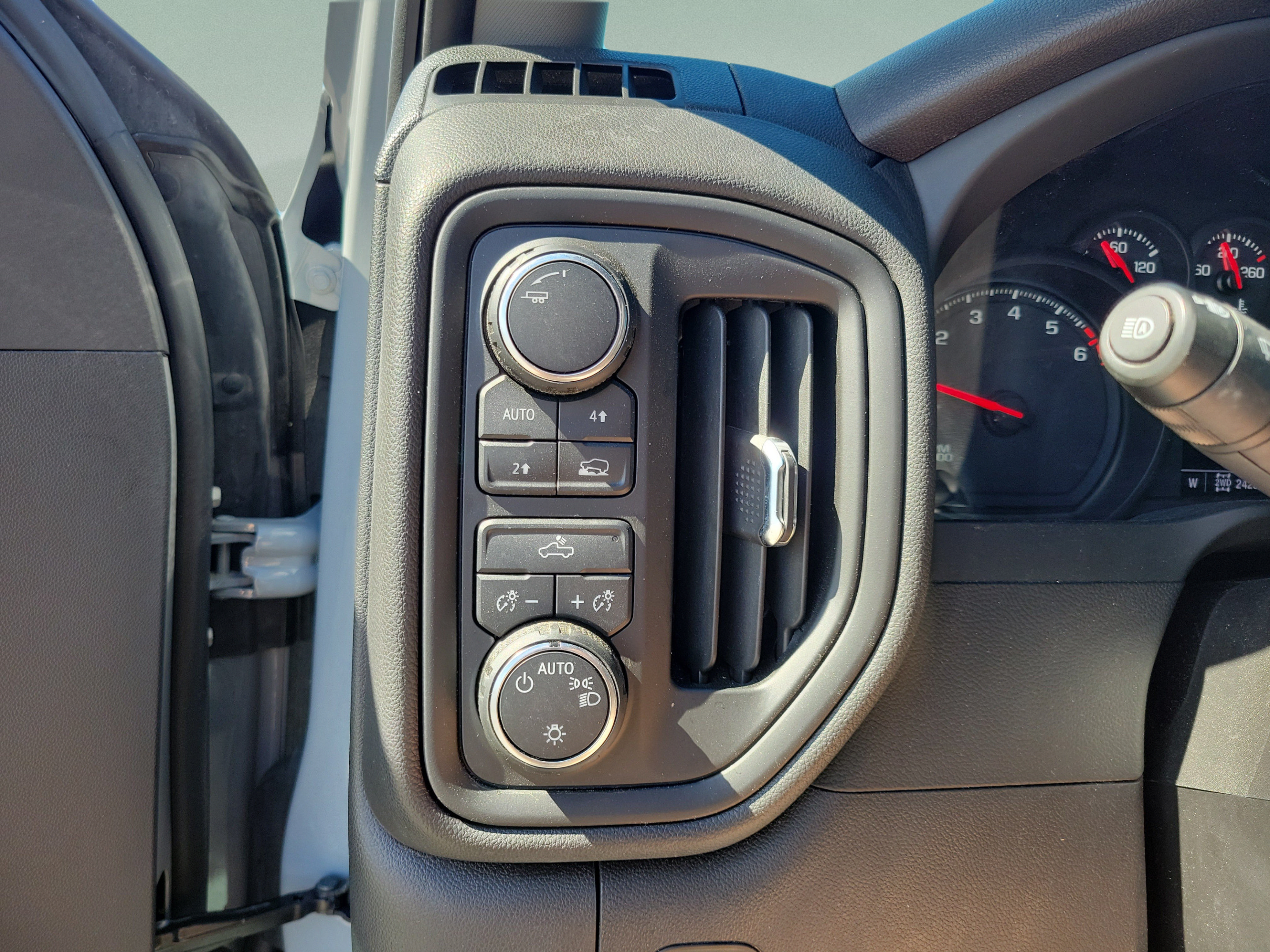 Used 2024 Chevrolet Silverado 1500 Custom w/ LPO, Dark Essentials Package AWD/4WD image 19