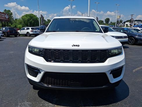 Used 2023 Jeep Grand Cherokee Limited w/ Black Appearance Package AWD/4WD image 2