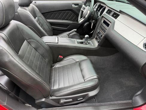 Used 2011 Ford Mustang GT Premium w/ Comfort Pkg RWD image 14