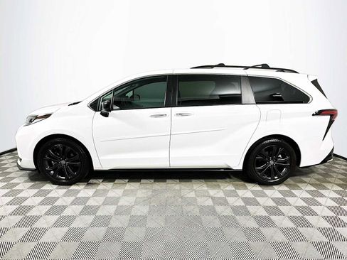 Used 2022 Toyota Sienna XSE FWD image 4