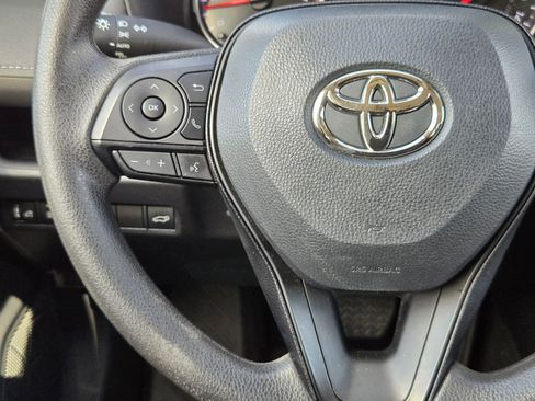 Used 2022 Toyota RAV4 XLE w/ Convenience Package FWD image 22