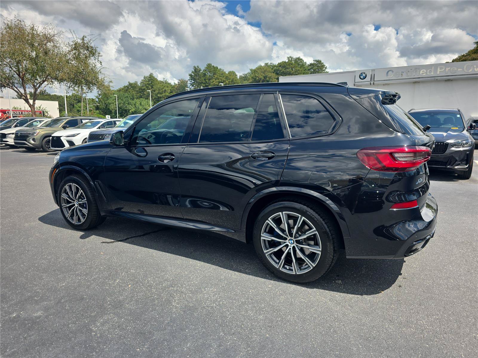 Used 2023 BMW X5 sDrive40i w/ M Sport Package RWD image 5