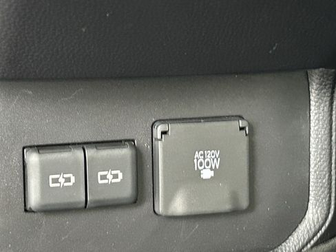 Used 2023 Toyota Highlander Platinum image 21