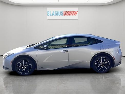 Used 2023 Toyota Prius XLE image 6