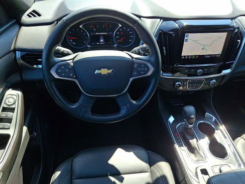 Used 2023 Chevrolet Traverse LT w/ LT Premium Package AWD/4WD image 12