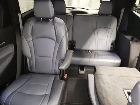 Used 2024 Buick Enclave Essence FWD image 28