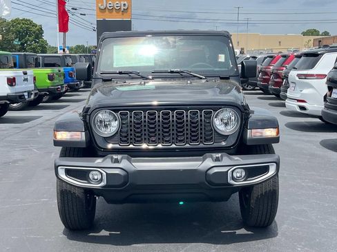 New 2025 Jeep Gladiator Sport image 2