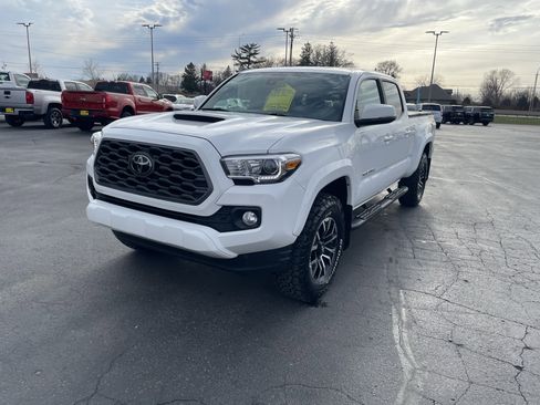 Used 2020 Toyota Tacoma TRD Sport image 4