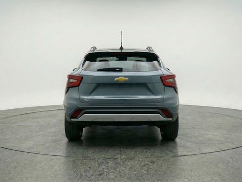 Used 2025 Chevrolet Trax LT w/ LT Convenience Package image 7