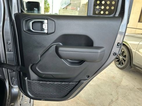 Used 2025 Jeep Gladiator Sport AWD/4WD image 31