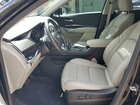 Certified 2023 Cadillac XT4 Luxury w/ Cold Weather Package FWD image 17