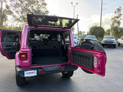 Used 2024 Jeep Wrangler Unlimited Sahara AWD/4WD image 16