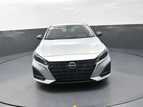 Used 2024 Nissan Altima 2.5 SV FWD image 4