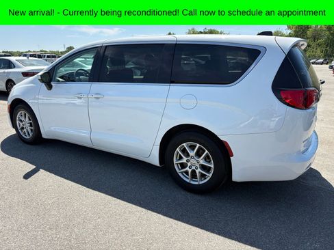 Used 2023 Chrysler Voyager LX image 7