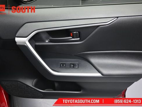 Used 2023 Toyota RAV4 LE AWD/4WD image 31